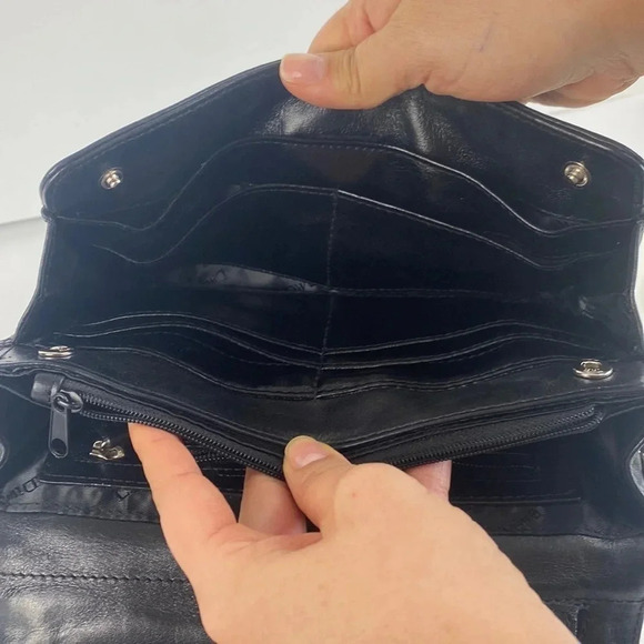 Black Genuine Italian leather cross  body shoulder bag - Picture 9 of 16